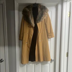 Vintage Women's Tan Coat with Faux Fur Collar and inside ,fit-small/medium